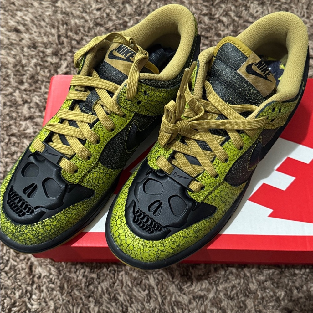 Nike Dunk Low 'Halloween Skull' sneaker. NWB